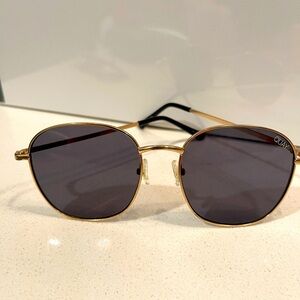QUAY Sunglasses (gently worn). Excellent condition!